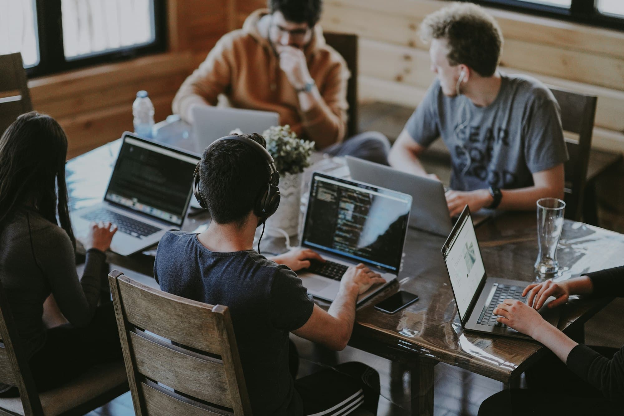 L'équipe Renily en train de coder un CRM sur-mesure