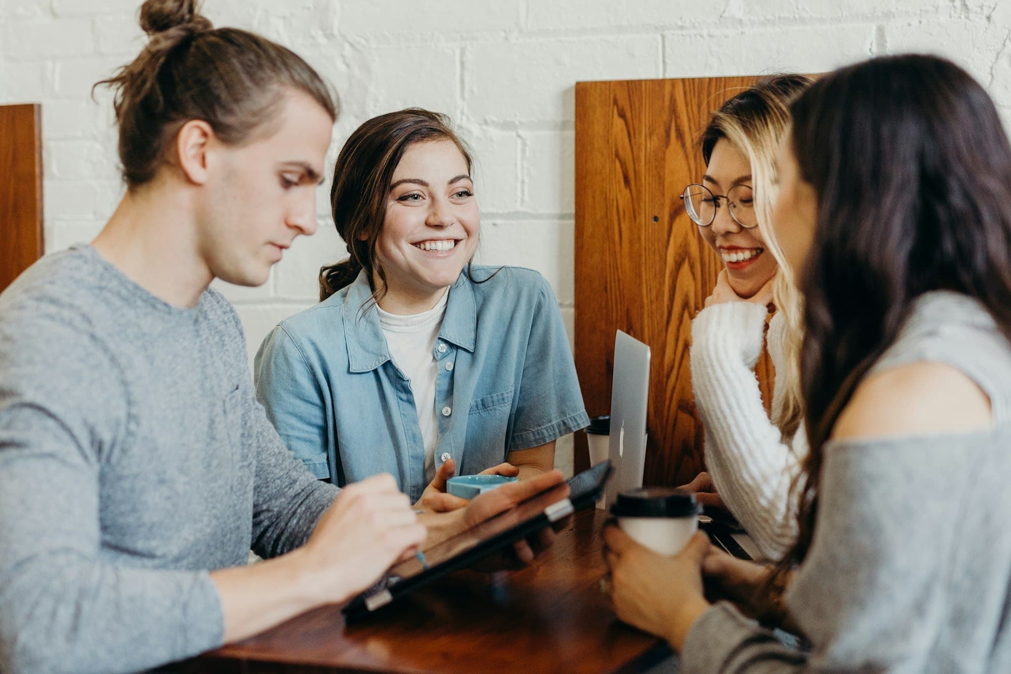 L'équipe Renily au travail, en pleine collaboration